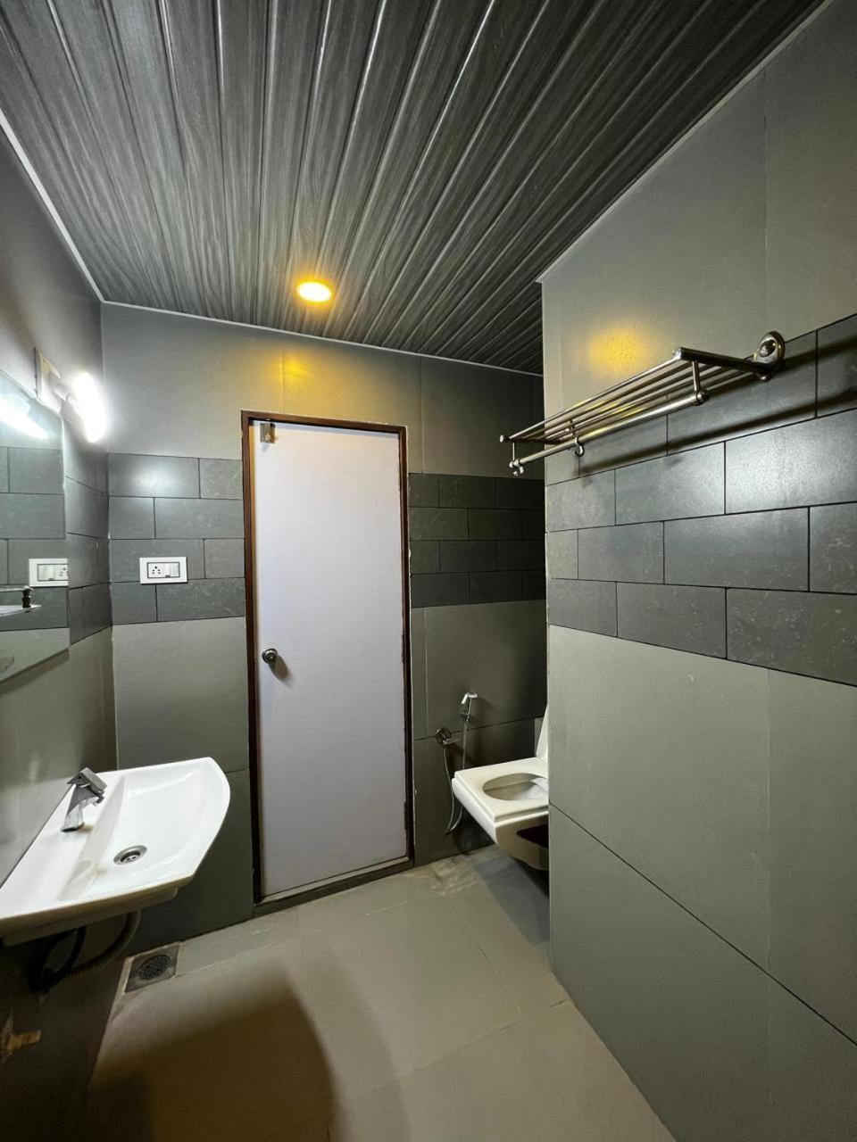 Hotel Savera Inn Morbi Luaran gambar